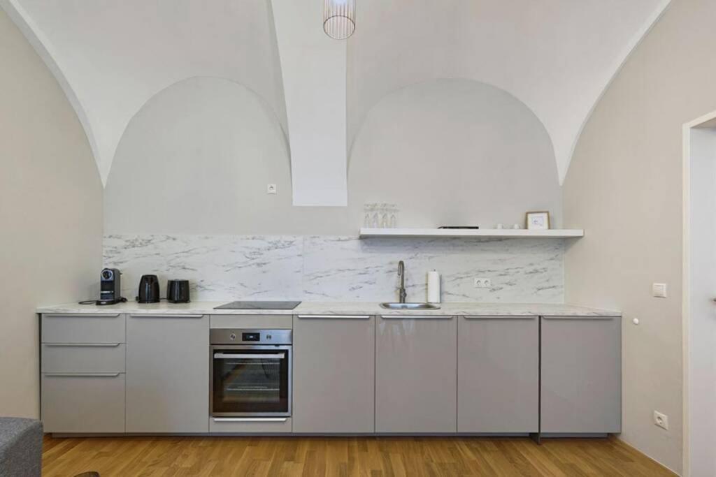Vienne City Apartment Crown 6 Экстерьер фото