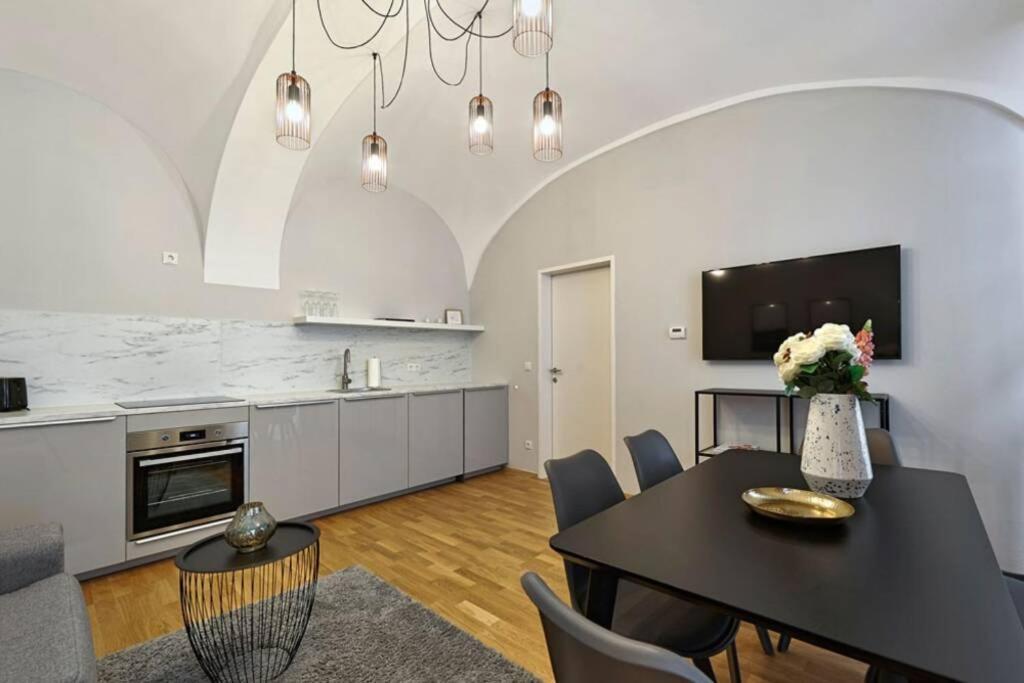 Vienne City Apartment Crown 6 Экстерьер фото